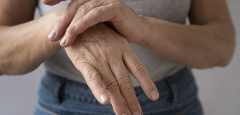 elegant-hands-old-woman